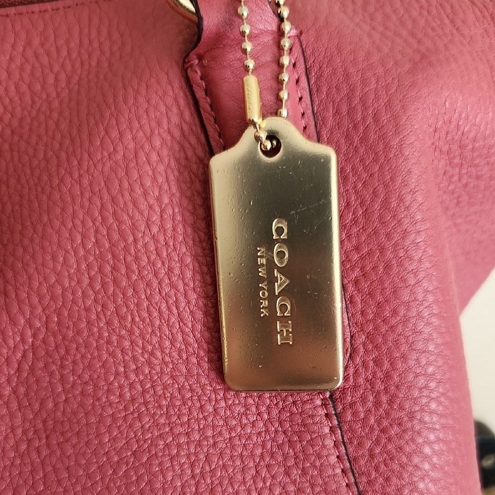 🖤Coach 1941 Dark Pink Leather Chain Tote with Gold Accents And Metal Hang Tag - Picture 3 of 13